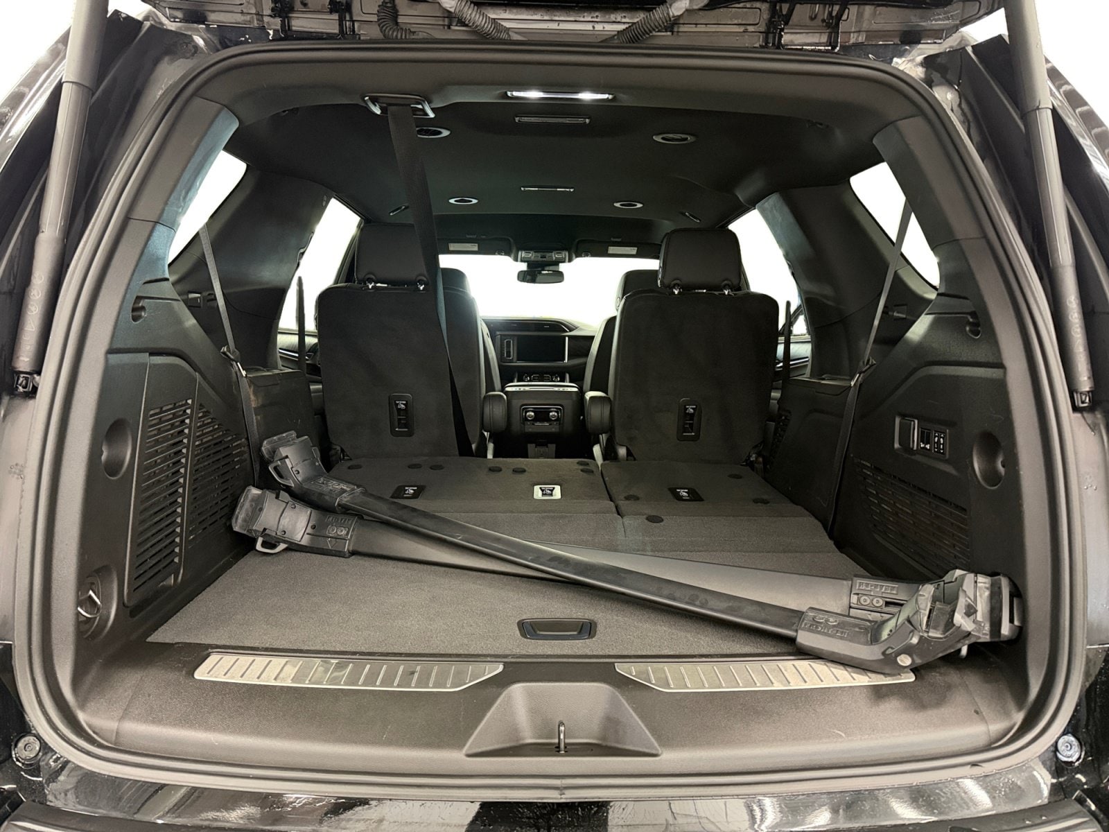 2024 GMC Yukon Denali - Photo 35