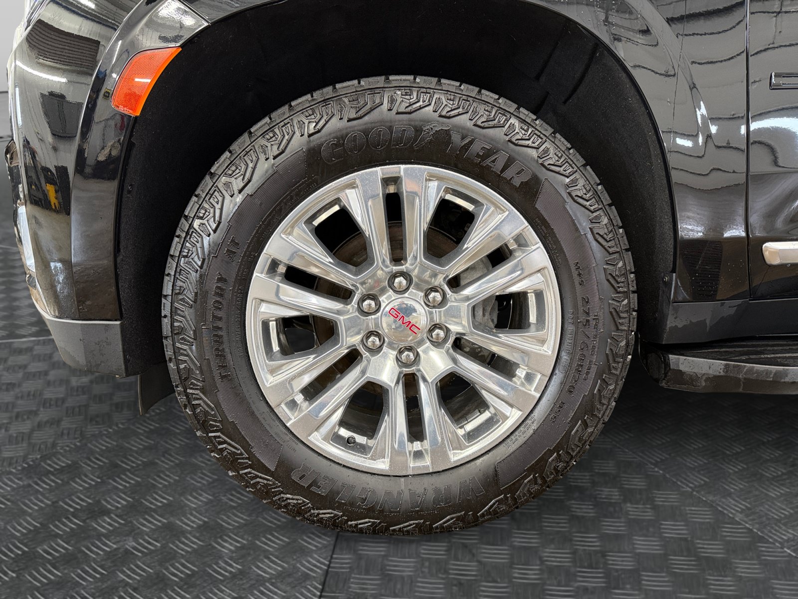 2024 GMC Yukon Denali - Photo 36