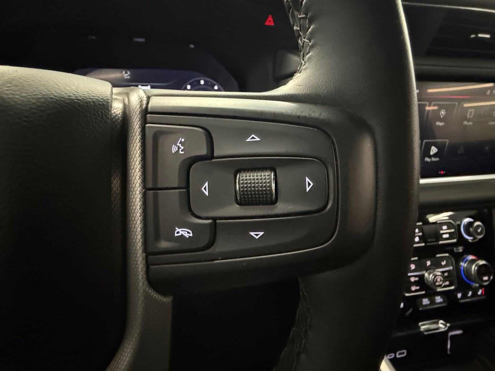 2024 GMC Yukon Denali - Photo 19