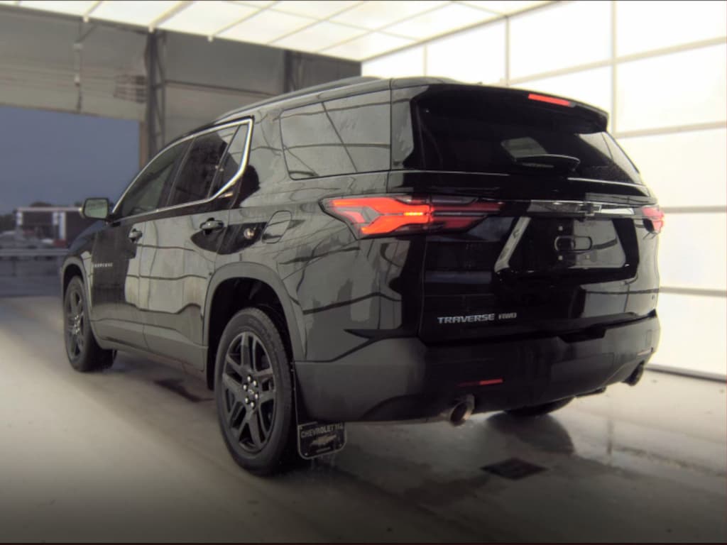 Used 2023 Chevrolet Traverse LT SUV