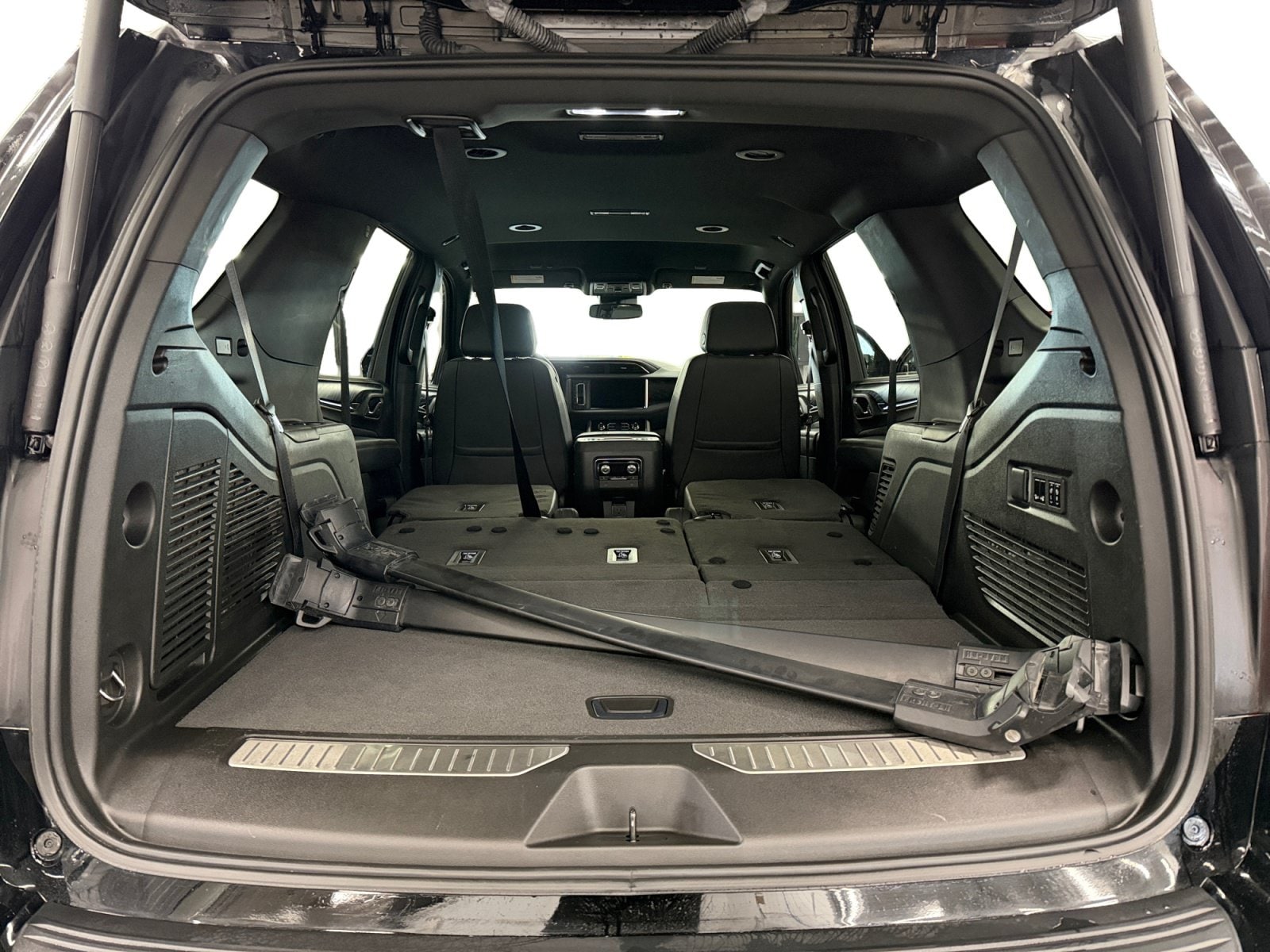 2024 GMC Yukon Denali - Photo 30
