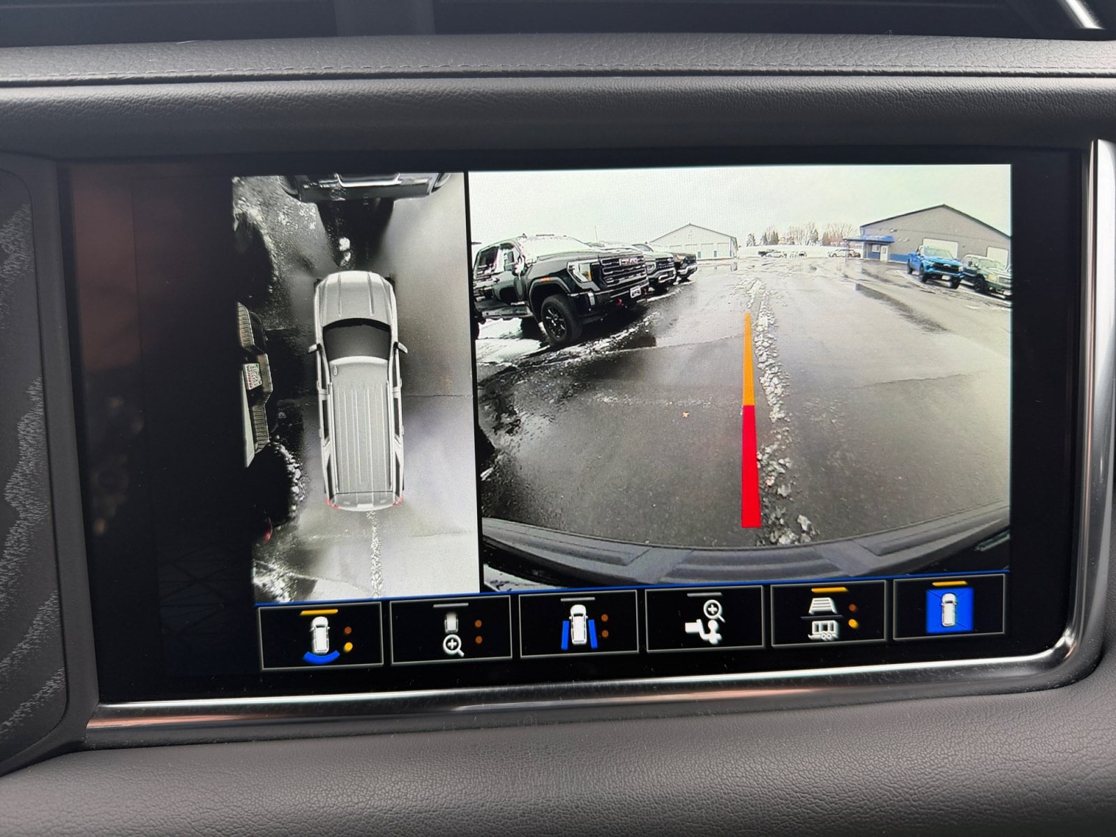 2024 GMC Yukon Denali - Photo 21