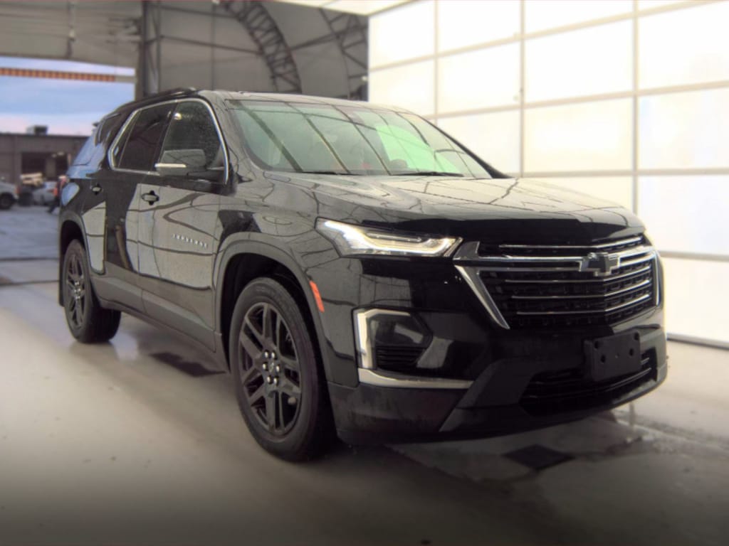 Used 2023 Chevrolet Traverse LT SUV