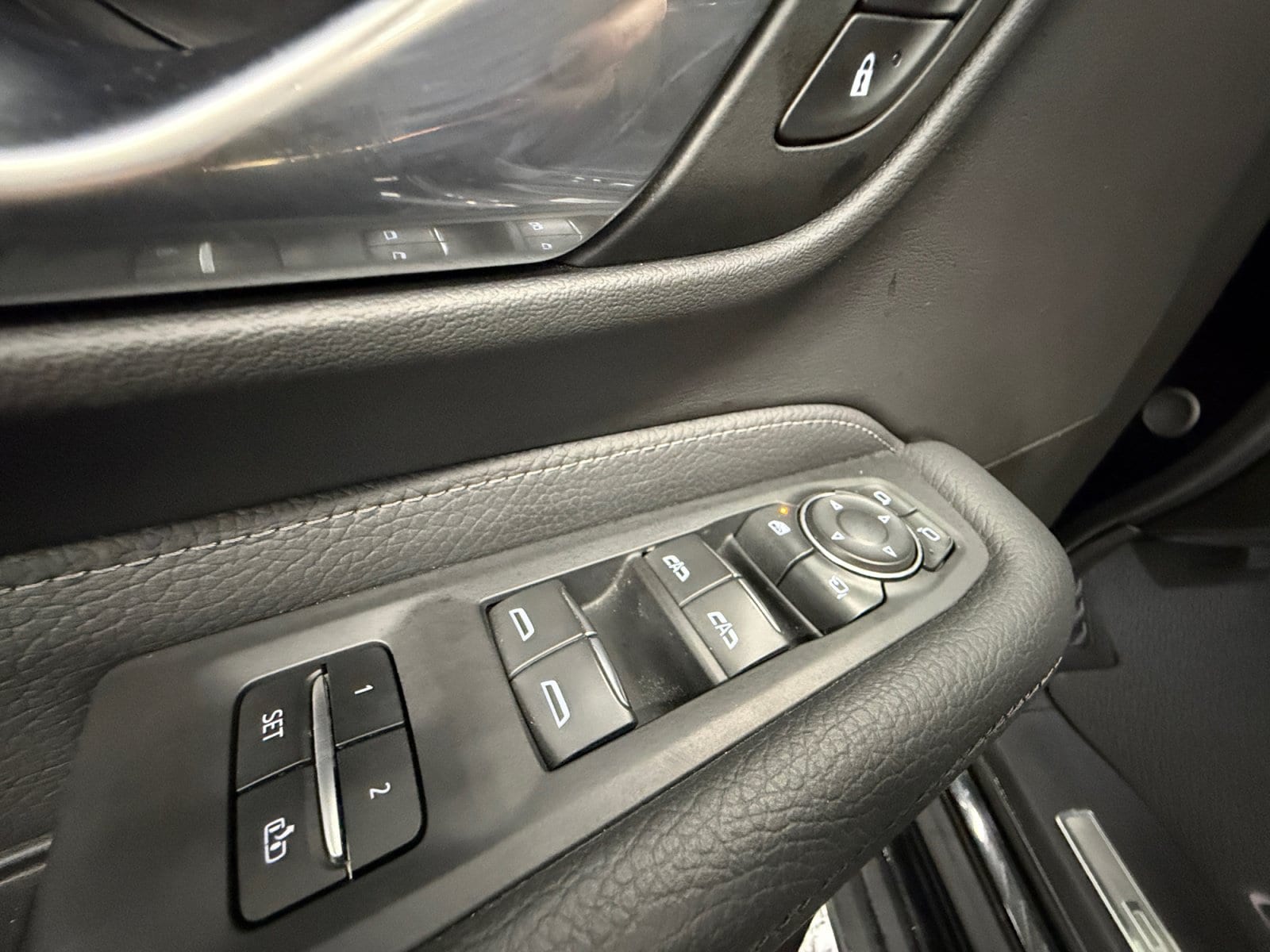 2024 GMC Yukon Denali - Photo 27