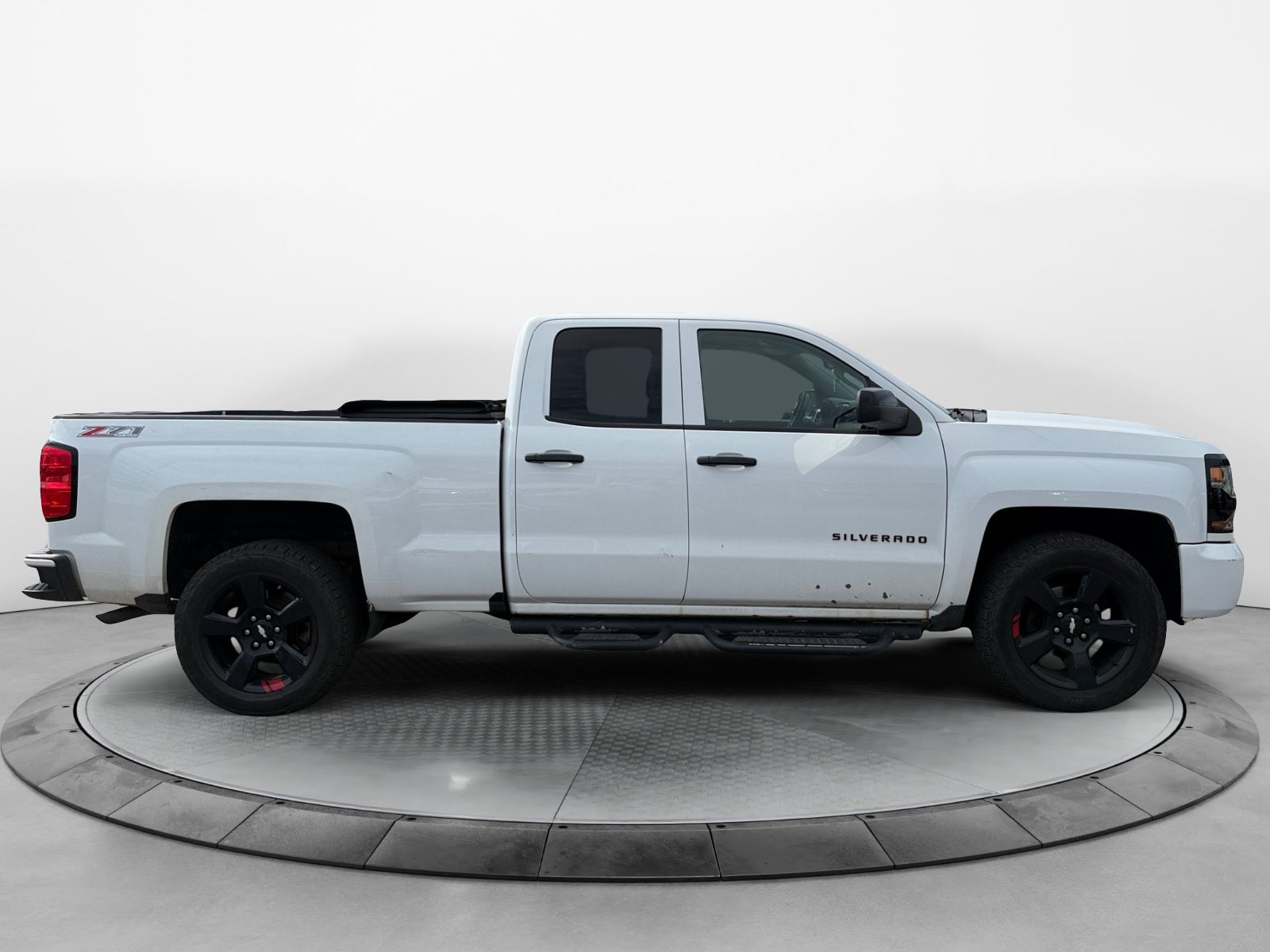 Used 2017 Chevrolet Silverado 1500 LT with VIN 1GCVKREC7HZ366990 for sale in Bloomer, WI