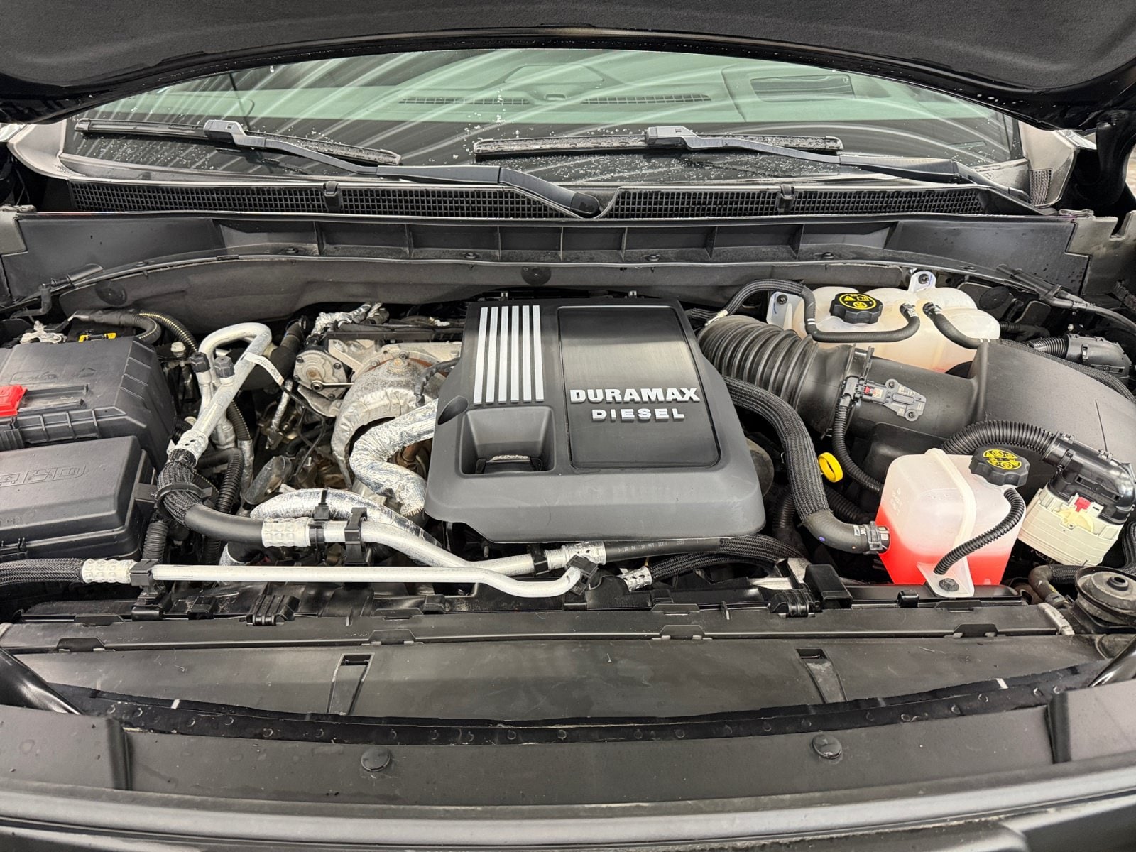 2024 GMC Yukon Denali - Photo 37