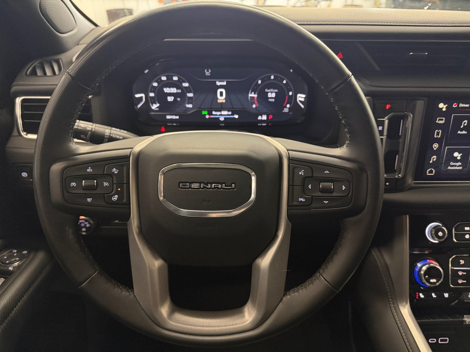 2024 GMC Yukon Denali - Photo 17