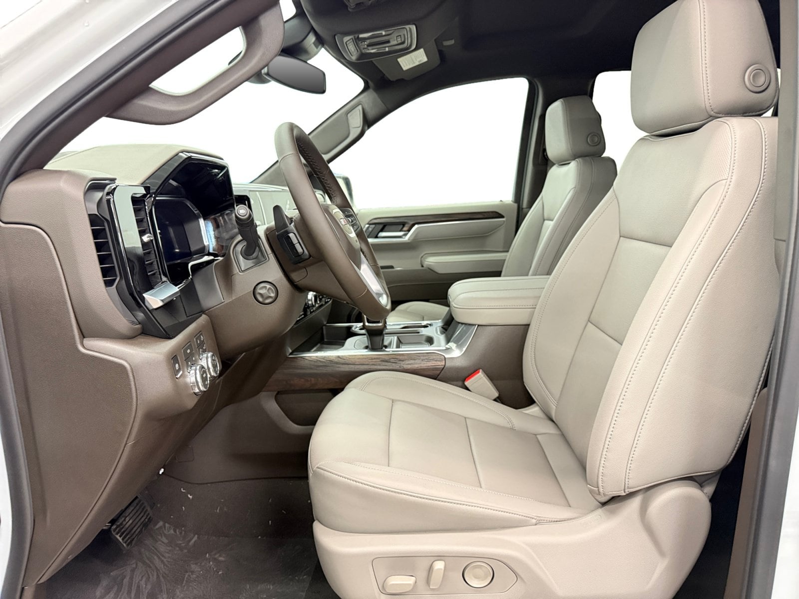 2026 GMC Sierra 1500 SLT - Photo 9