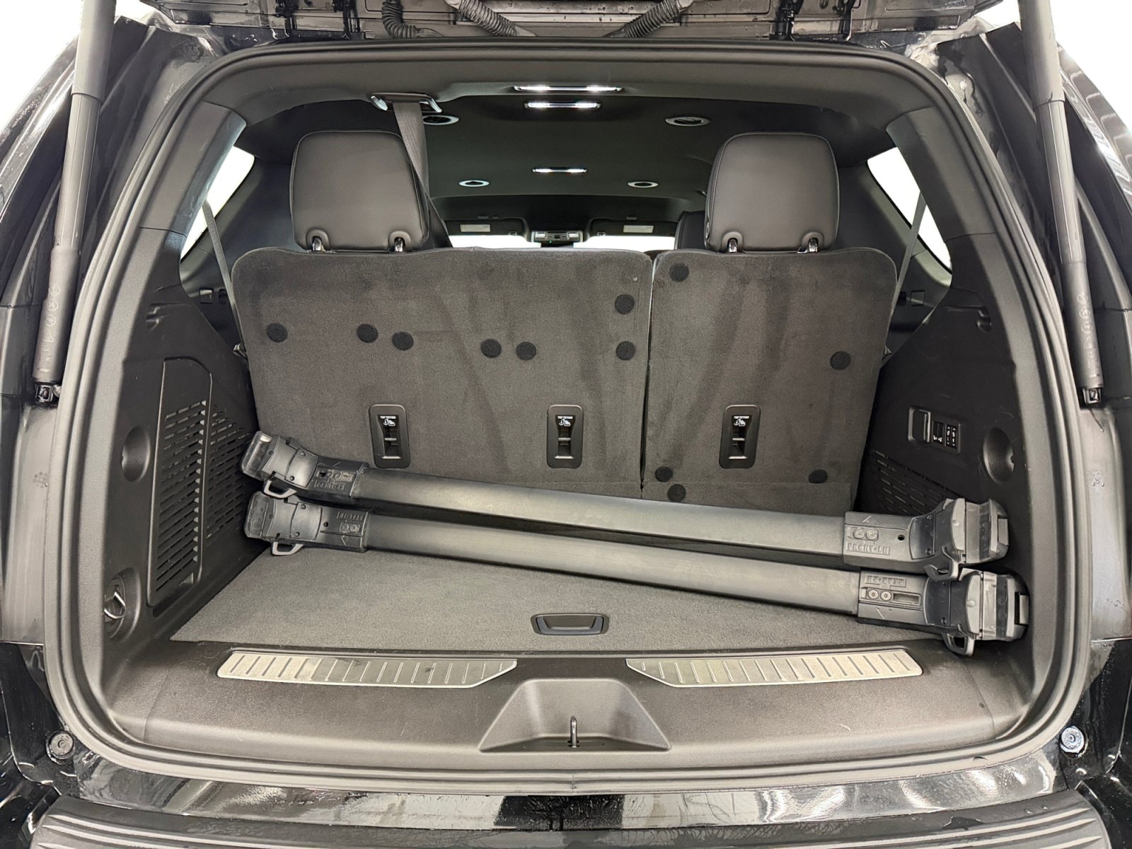2024 GMC Yukon Denali - Photo 29