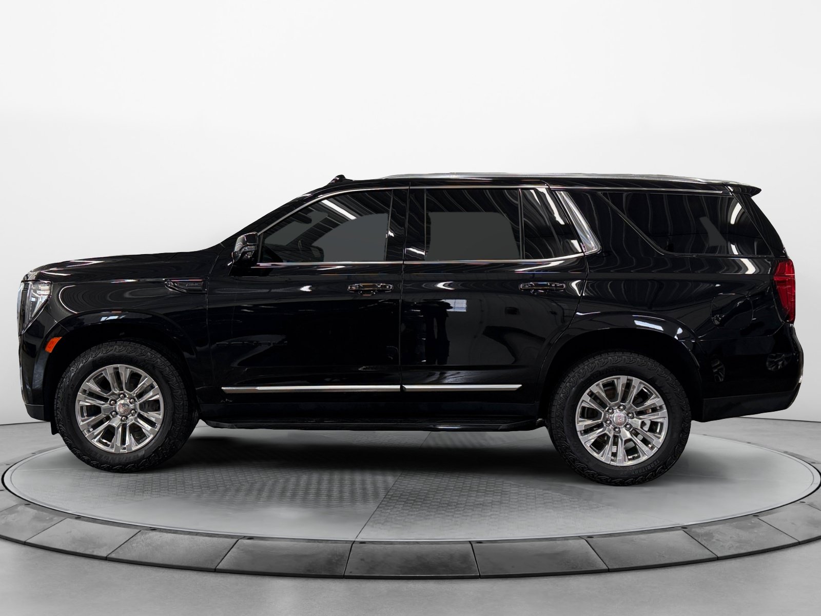 2024 GMC Yukon Denali - Photo 3