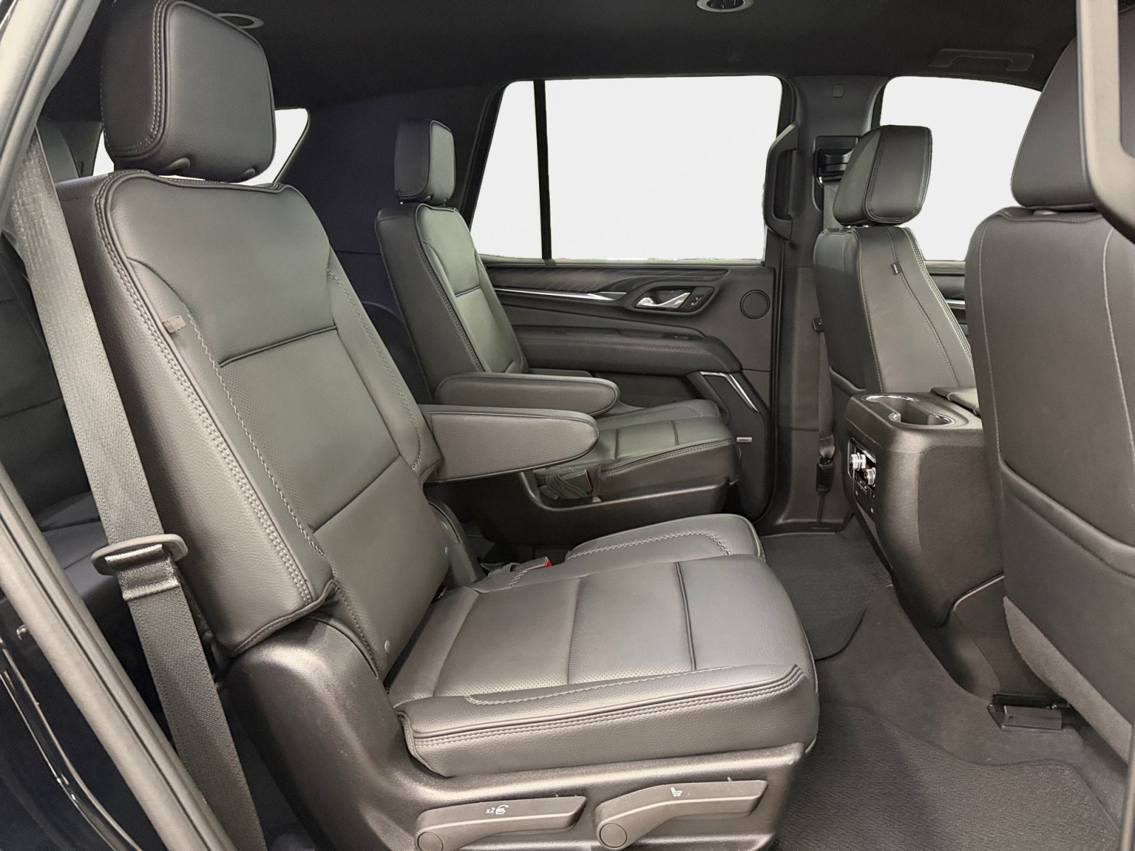 2024 GMC Yukon Denali - Photo 12