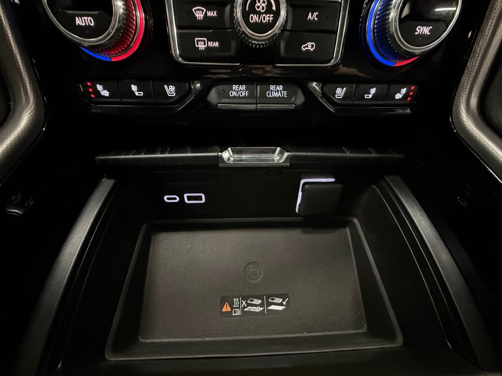 2024 GMC Yukon Denali - Photo 23