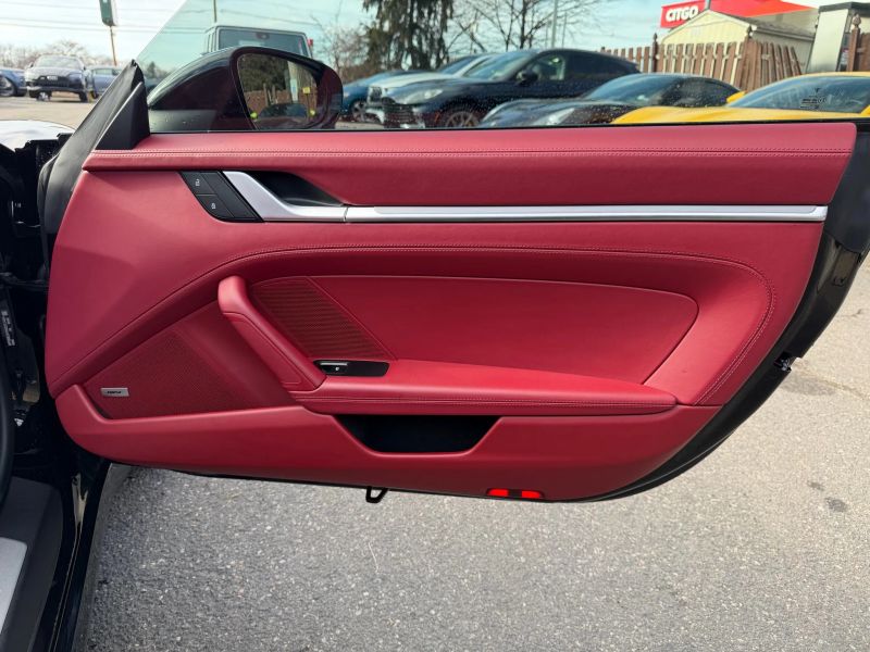 2022 Porsche 911 GTS - Photo 26