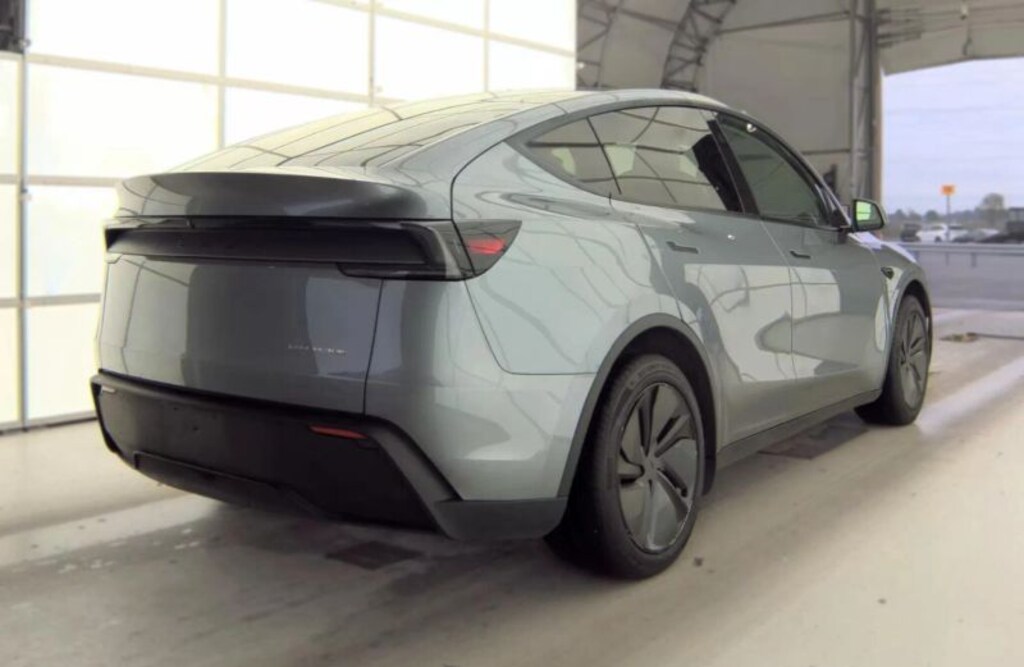 Used 2026 Tesla Model Y Long Range Sport Utility 4D SUV