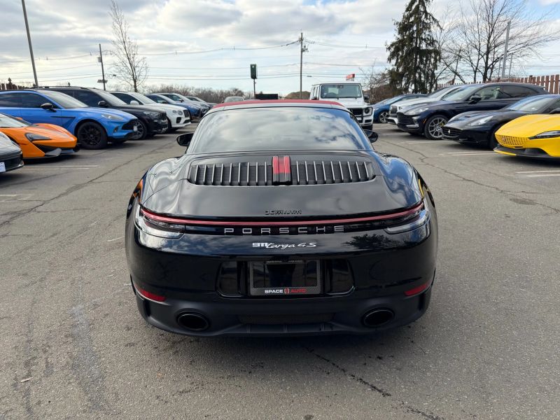 2022 Porsche 911 GTS - Photo 8