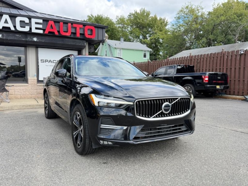 Used 2022 Volvo XC60 B5 Momentum Sport Utility 4D SUV