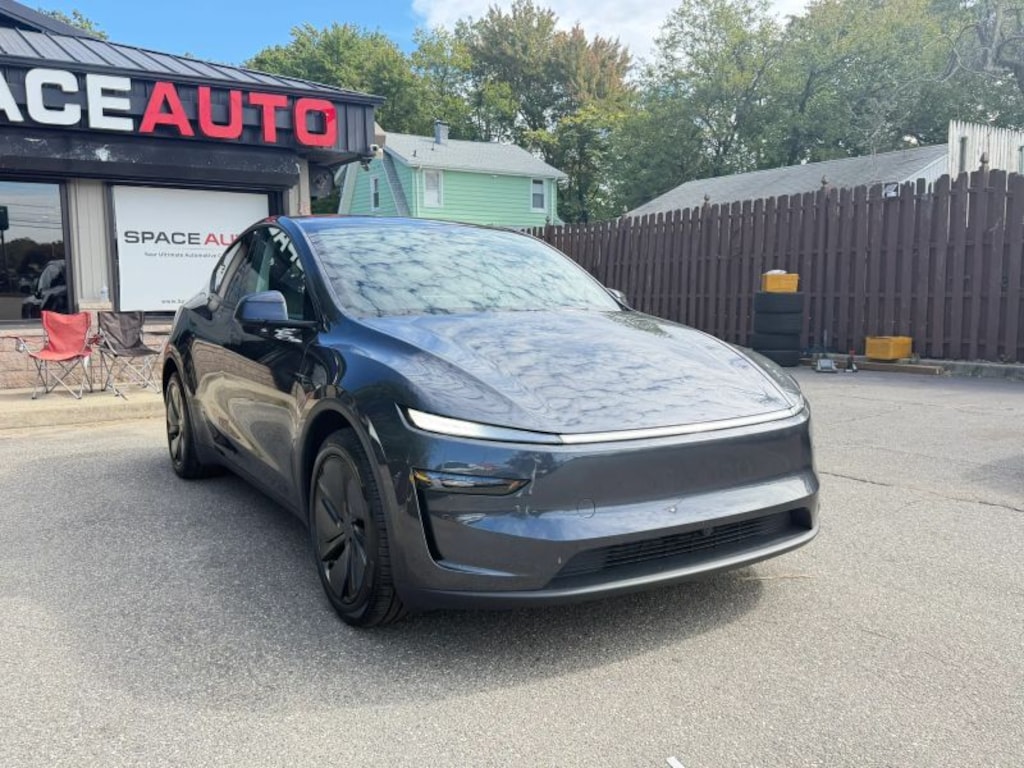 Used 2026 Tesla Model Y Long Range Sport Utility 4D SUV