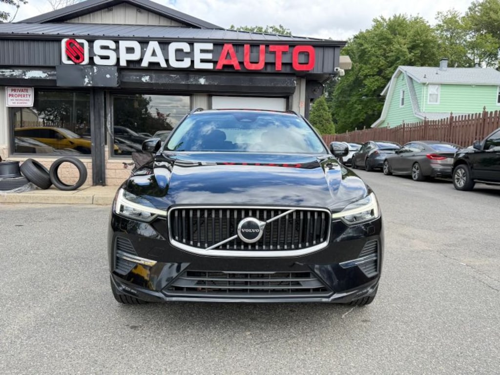 Used 2022 Volvo XC60 B5 Momentum Sport Utility 4D SUV