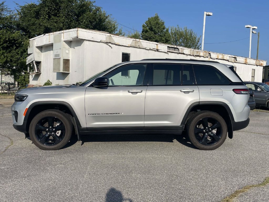 Used 2025 Jeep Grand Cherokee Altitude X