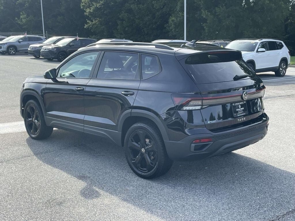New 2026 Volkswagen Taos 1.5T SE Black