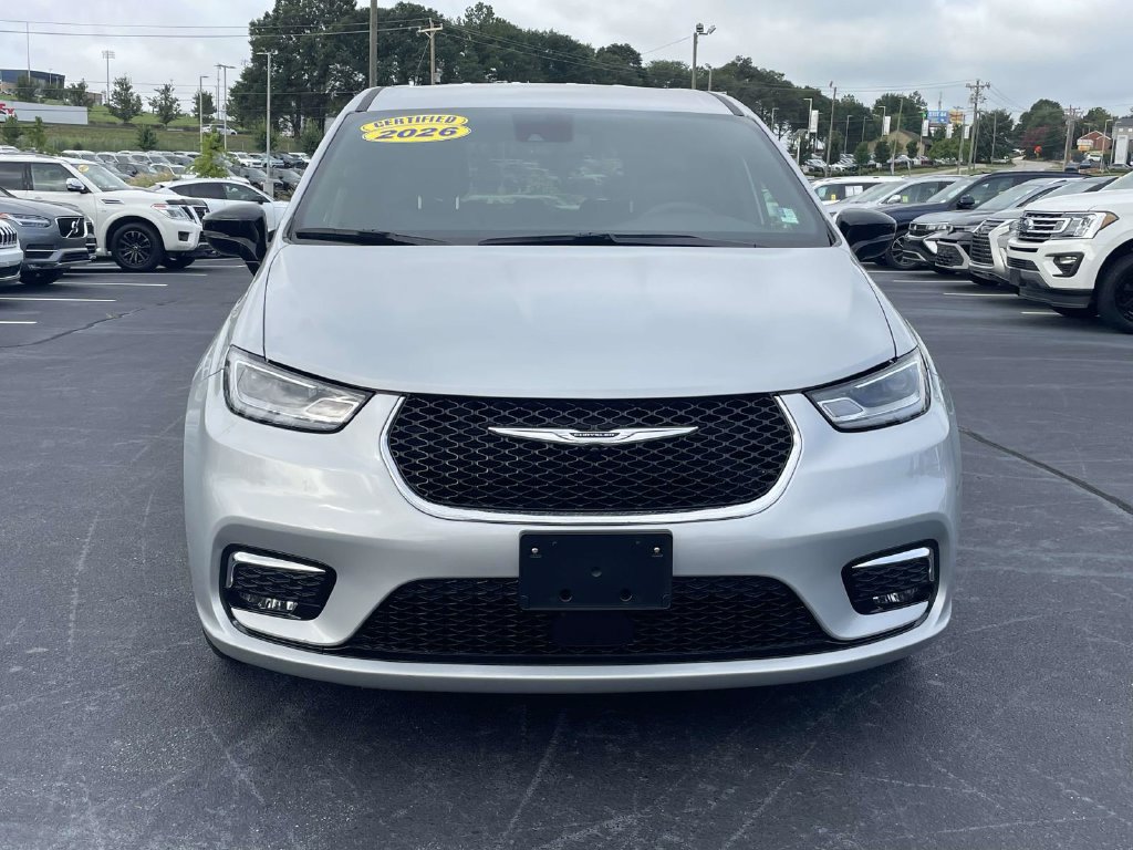 Used 2026 Chrysler Pacifica Select