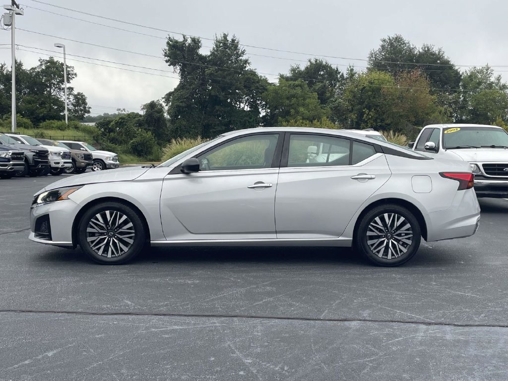 Used 2024 Nissan Altima 2.5 SV