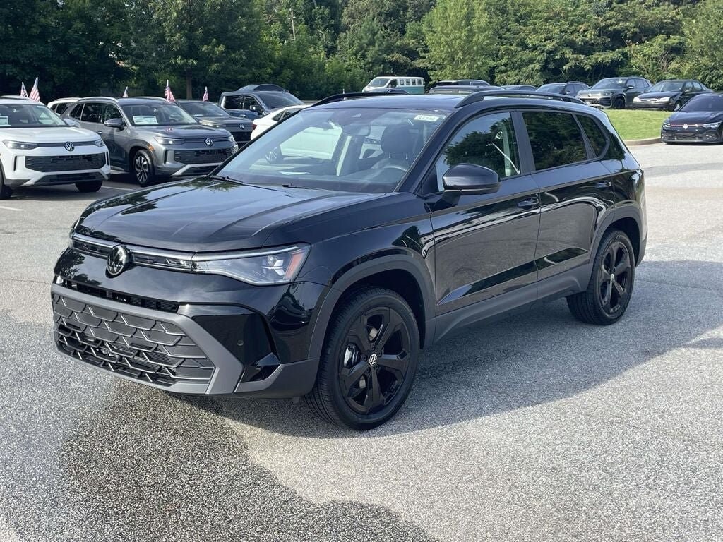 New 2026 Volkswagen Taos 1.5T SE Black
