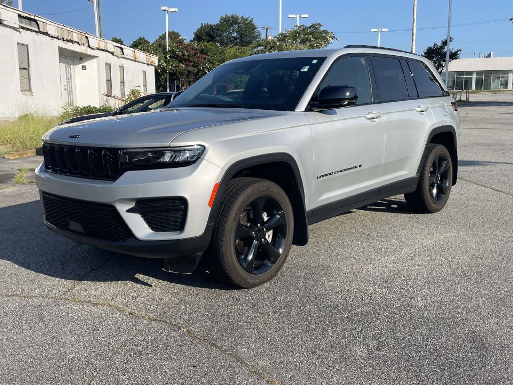 Used 2025 Jeep Grand Cherokee Altitude X