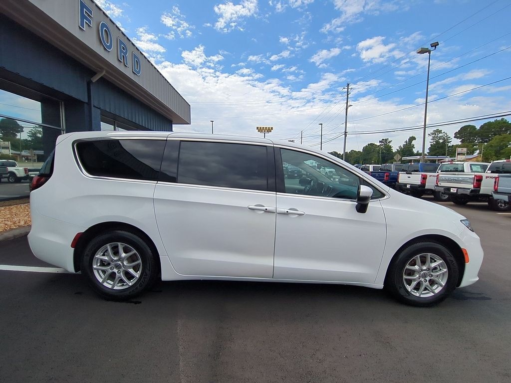 Used 2023 Chrysler Pacifica Touring L Van Passenger Van