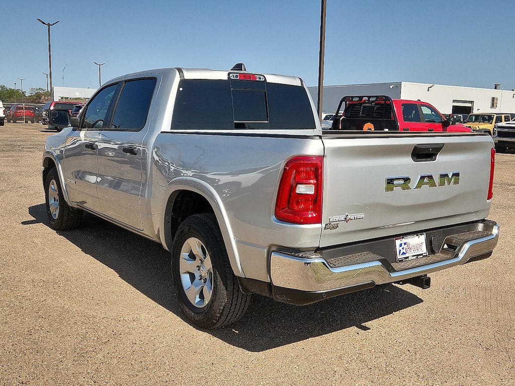 New 2026 Ram 1500 LONE STAR CREW CAB 4X2 5'7 BOX Pickup
