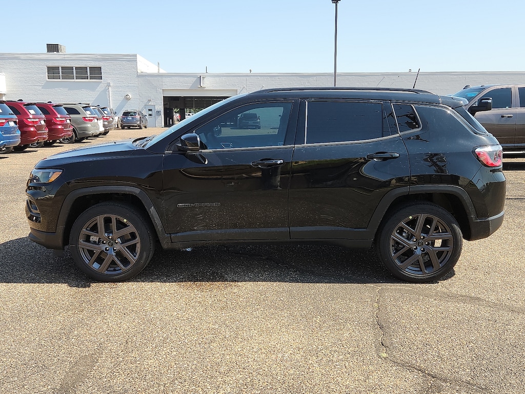 New 2025 Jeep Compass LIMITED 4X4 Sport Utility