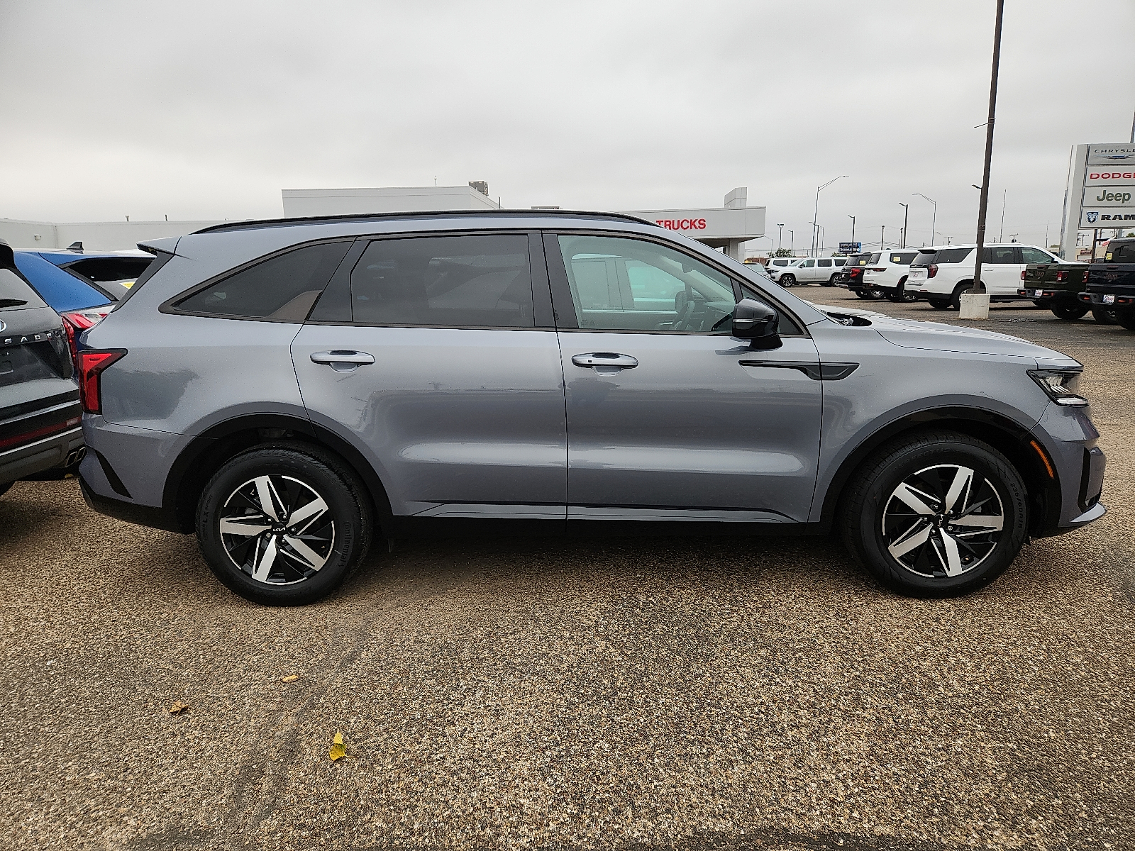 Used 2023 KIA Sorento S Front-Wheel Drive
