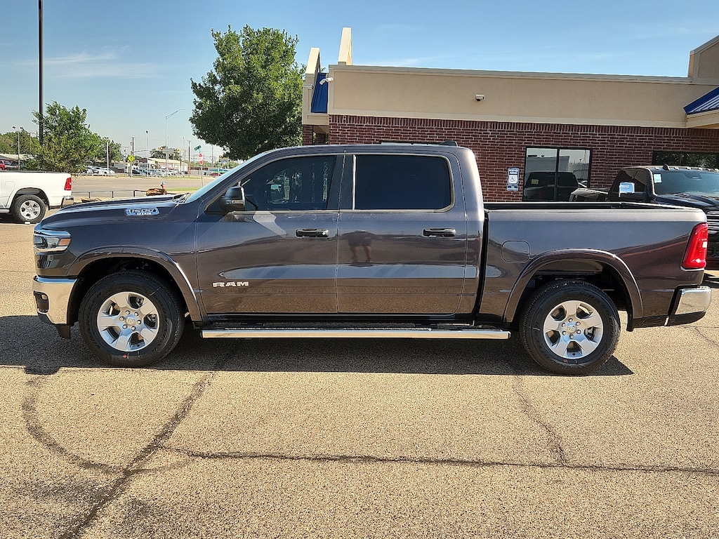 New 2026 Ram 1500 LONE STAR CREW CAB 4X2 5'7 BOX Pickup