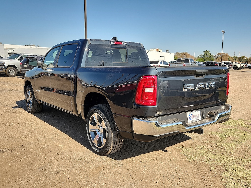 New 2026 Ram 1500 TRADESMAN CREW CAB 4X2 5'7 BOX Pickup