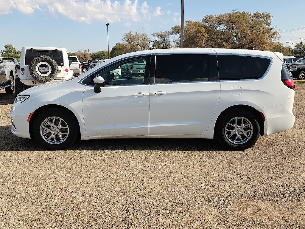 Used 2023 Chrysler Pacifica Touring L Front-Wheel Drive Passenger Van