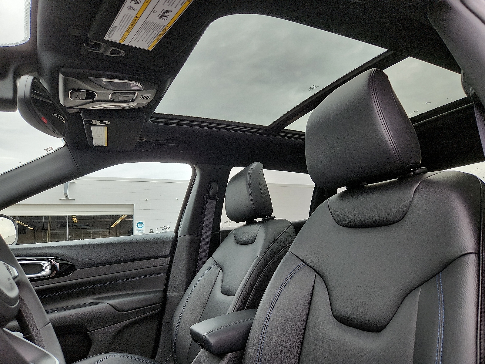 2025 Jeep Compass Limited - Photo 13