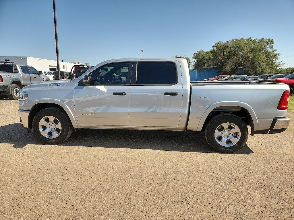 New 2026 Ram 1500 LONE STAR CREW CAB 4X2 5'7 BOX Pickup