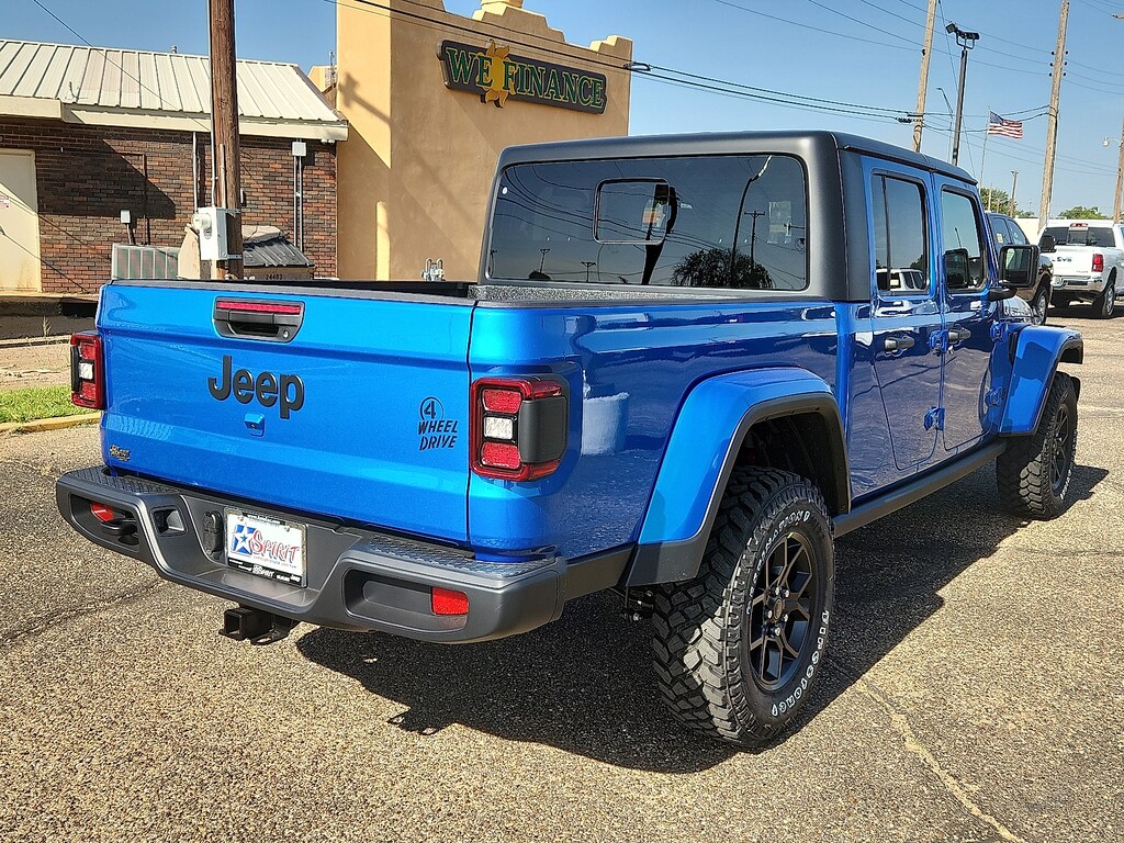New 2025 Jeep Gladiator WILLYS 4X4 Pickup