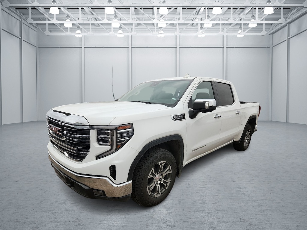 Used 2025 GMC Sierra 1500 SLT 4x2 Crew Cab 5.75 ft. box 147.4 in. WB