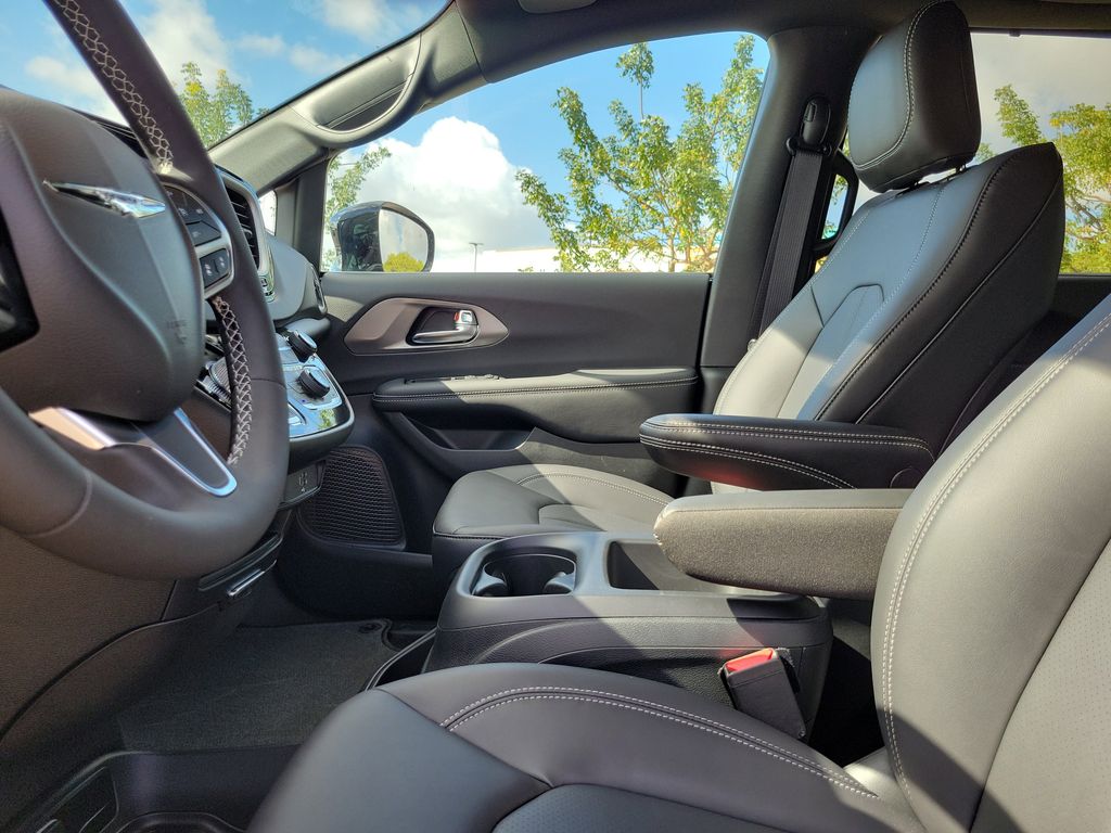2026 Chrysler Voyager LX - Photo 21