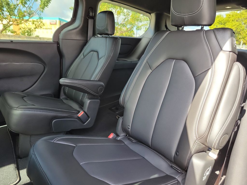 2026 Chrysler Voyager LX - Photo 11