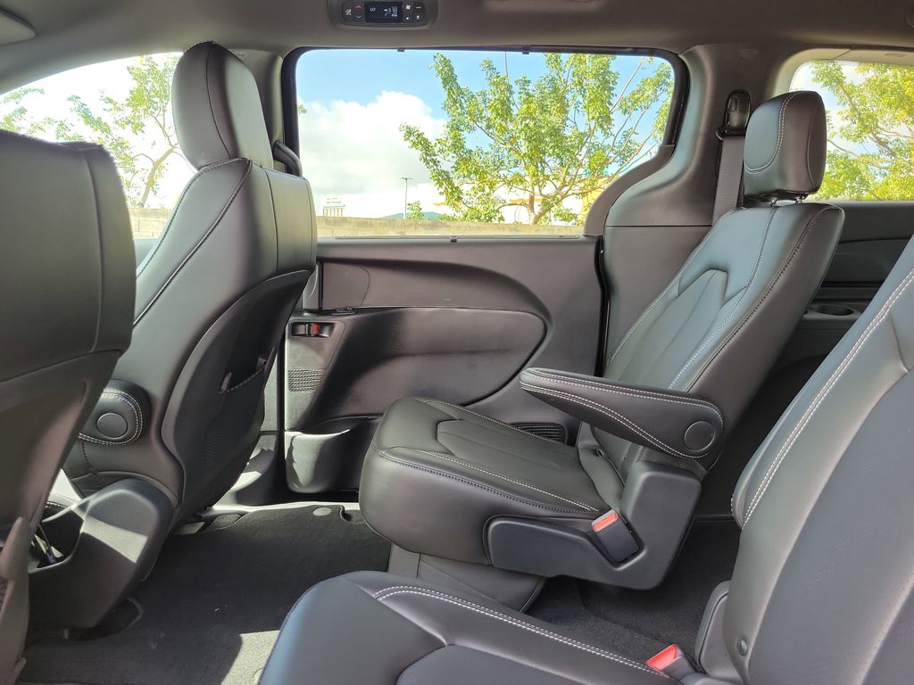 2026 Chrysler Voyager LX - Photo 12