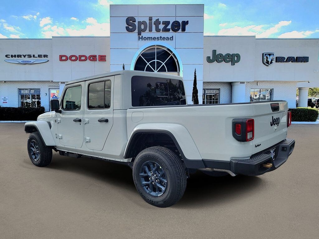 2026 Jeep Gladiator 85th Anniversary Edition - photo 3