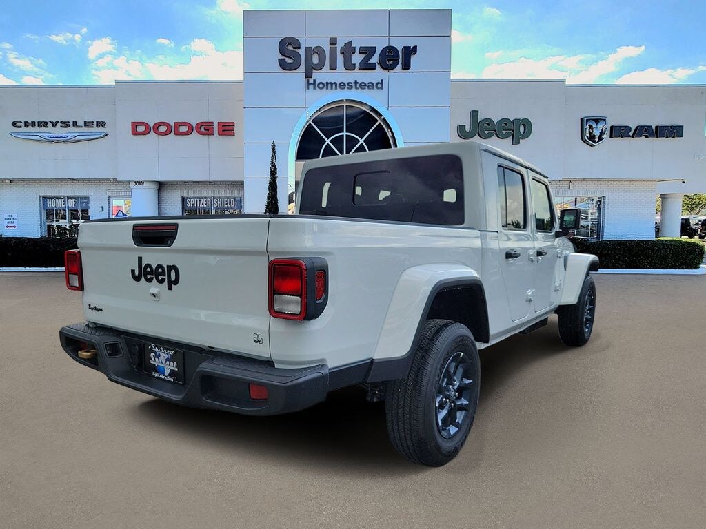 2026 Jeep Gladiator 85th Anniversary Edition - photo 2