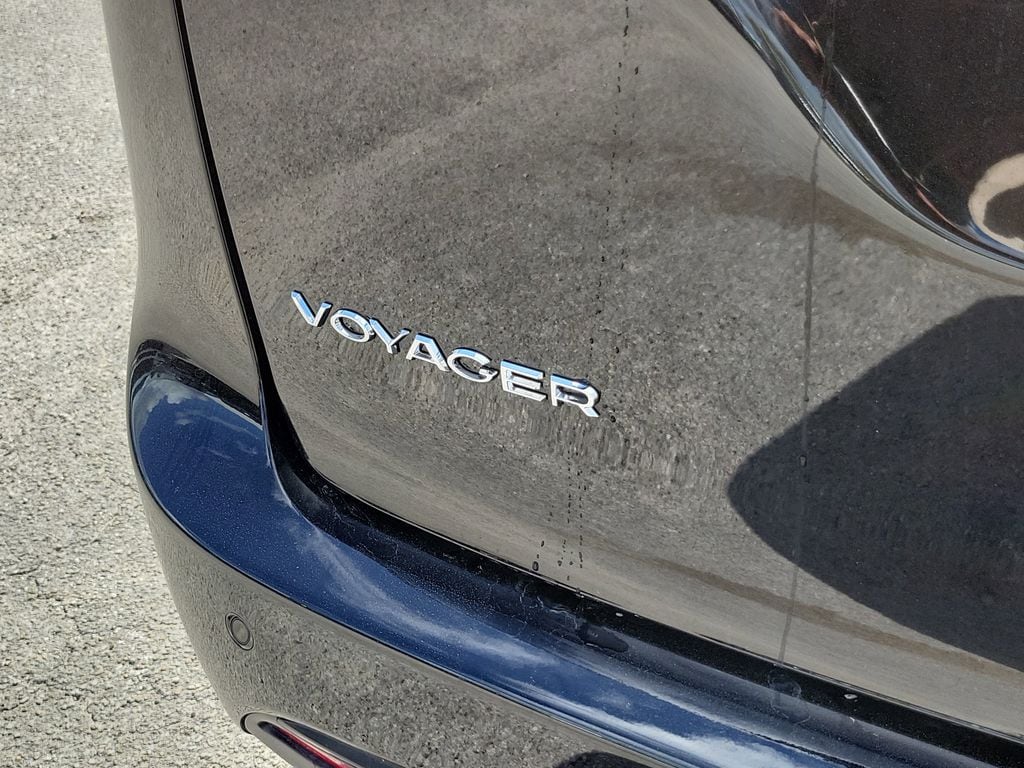 2026 Chrysler Voyager LX - Photo 6