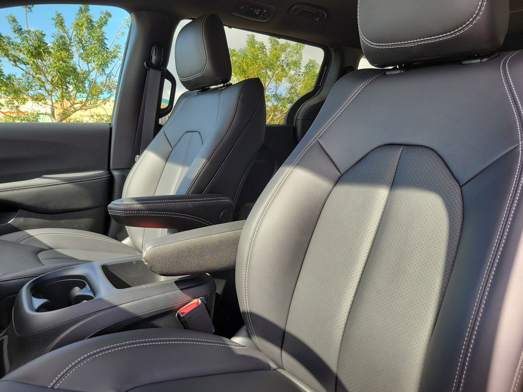 2026 Chrysler Voyager LX - Photo 22