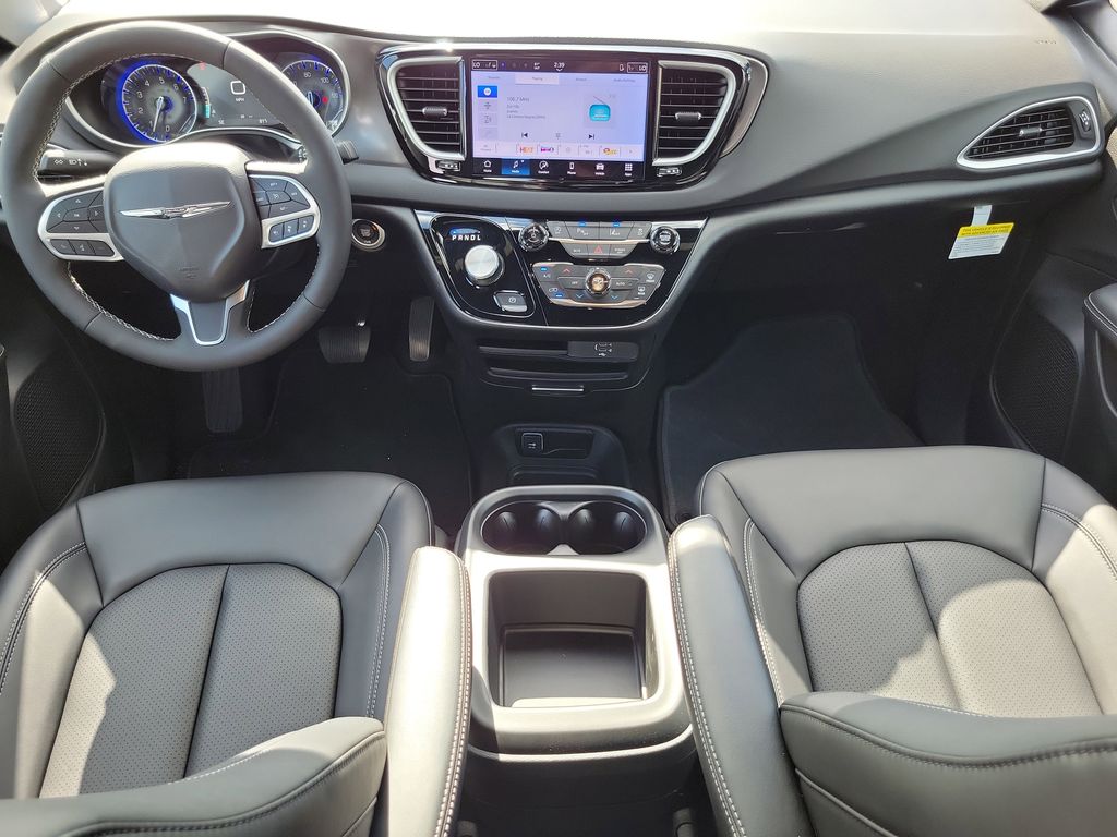 2026 Chrysler Voyager LX - Photo 14