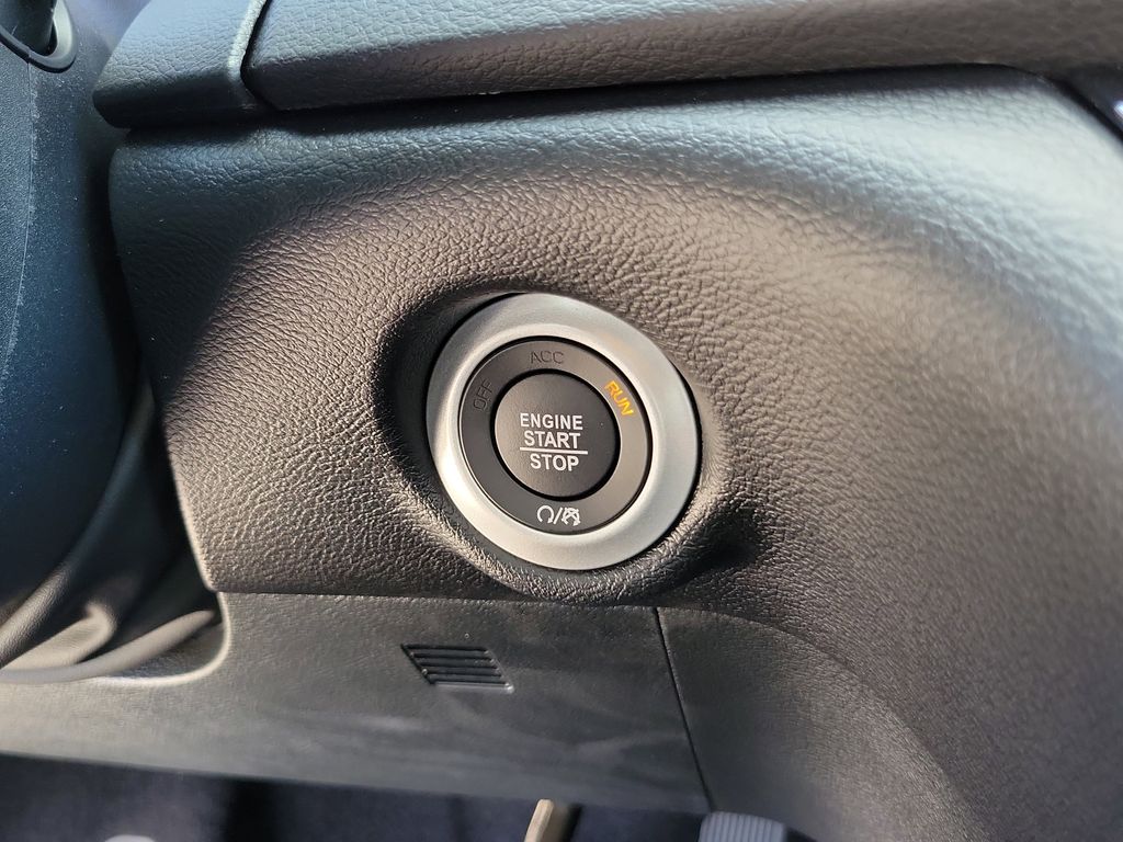 2026 Chrysler Voyager LX - Photo 29
