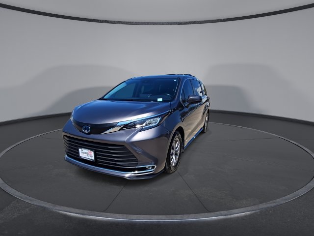Used 2021 Toyota Sienna XLE 8 Passenger Van
