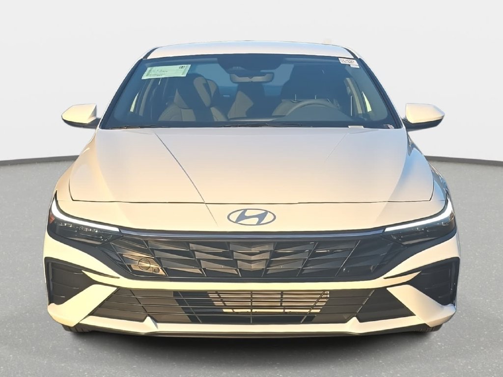 New 2026 Hyundai Elantra SE Sedan